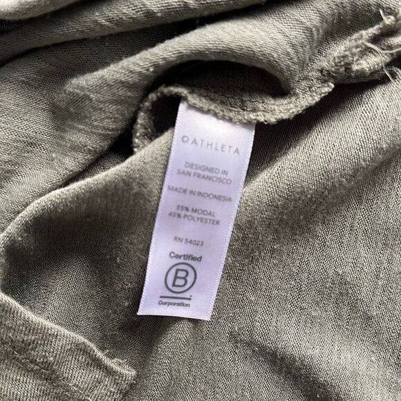 Athleta Breezy Scoop V-Neck Short Sleeve Tee Shadow Olive Size Medium PETITE - Picture 4 of 9